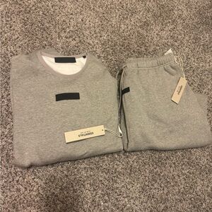 Men’s XL grey Essentials crew neck and sweat pants set